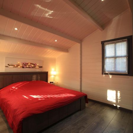 Chalet Mont Ventoux Et Chalet Vip Camaret-sur-Aigues Exterior photo